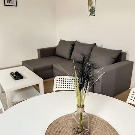 Station 173 E Bruxelles-Charleroi-Airport Apartment Ngoại thất bức ảnh